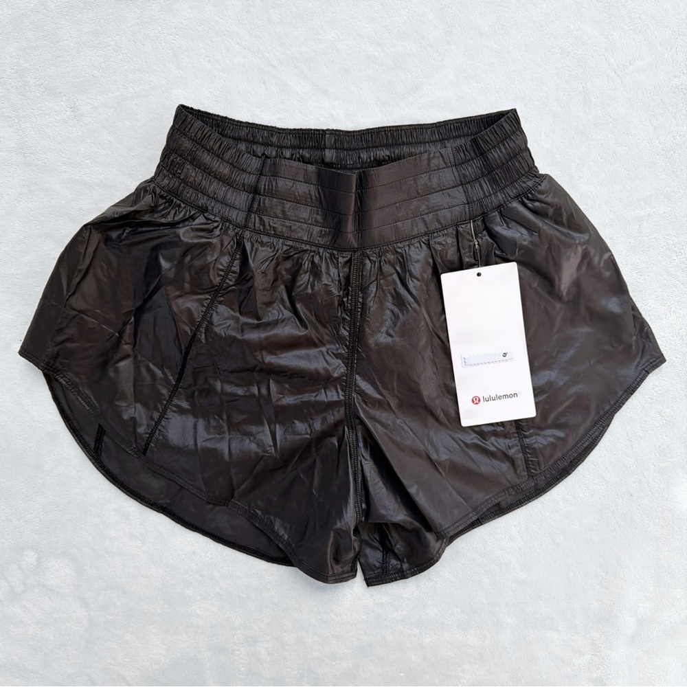 NWT Lululemon Hotty Hot High-Rise Lined Short 4” *Matte Sheen – Black – Size 6 - Picture 2 of 11